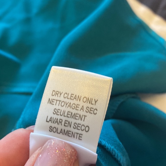 Ladies BCBG silky dress - Picture 8 of 8